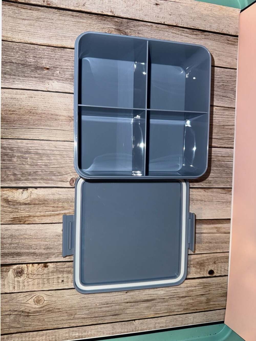 Bullseye Playground Grey Robot Face Bento Box Food Containers - Picture 2 of 2
